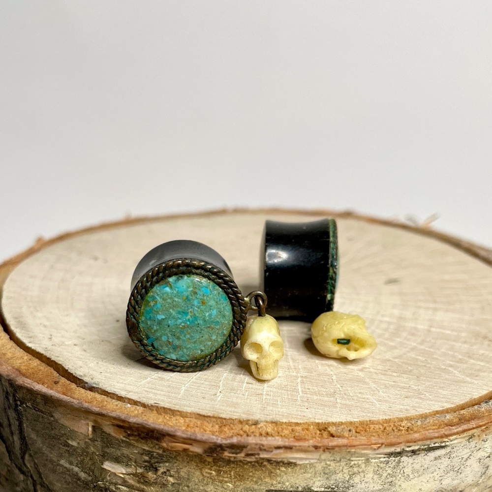 15mm Dangling skull plugs/gauges